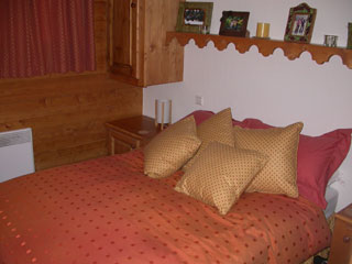 Master bedroom of self catered rental apartment Gypse 10, Meribel Village
